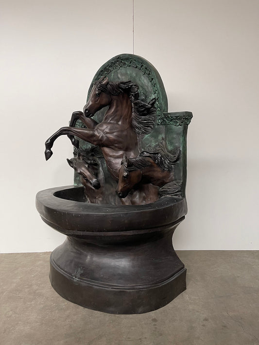 Groot bronzen paarden standbeeld/fontein