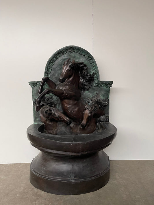 Groot bronzen paarden standbeeld/fontein